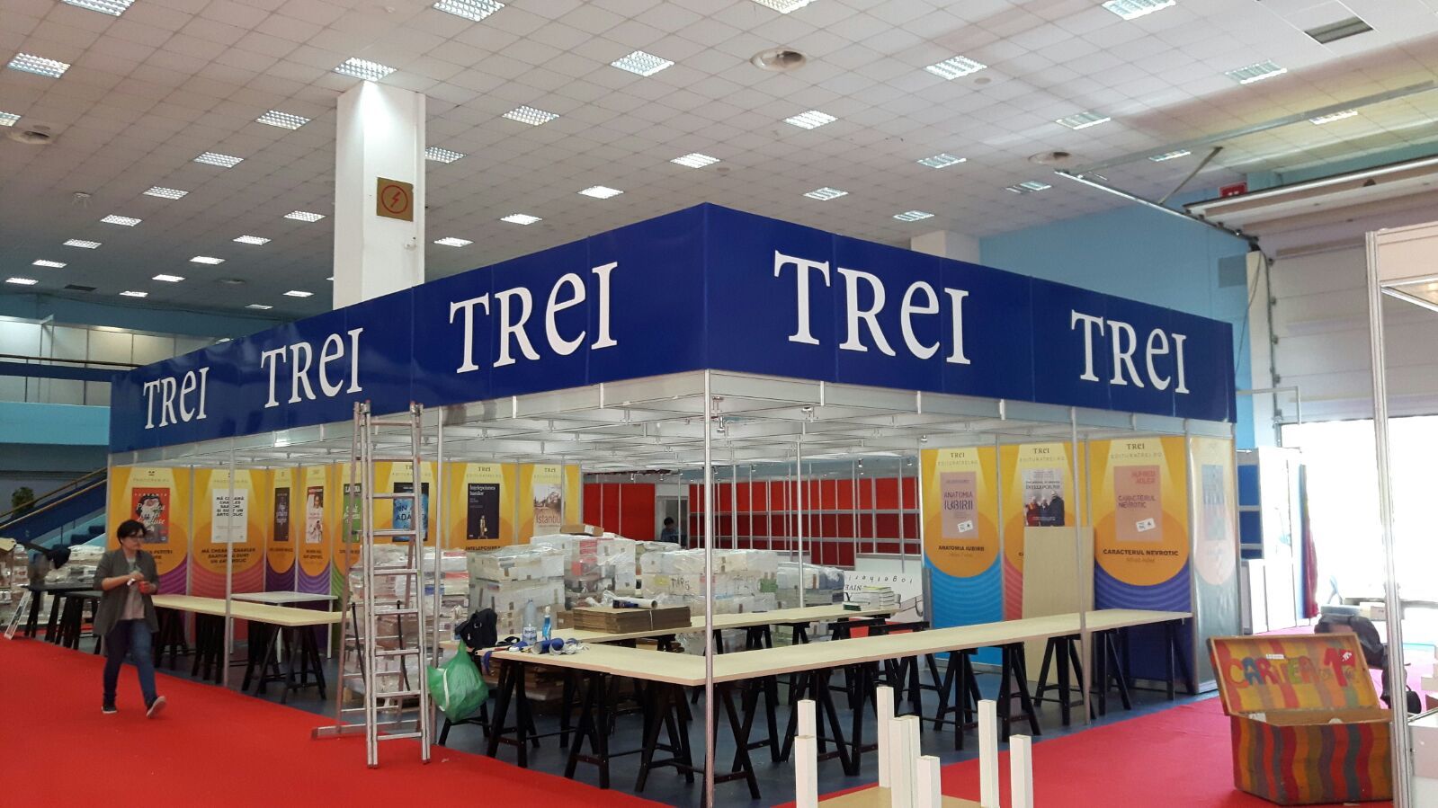 STANDURI EXPOZITIONALE